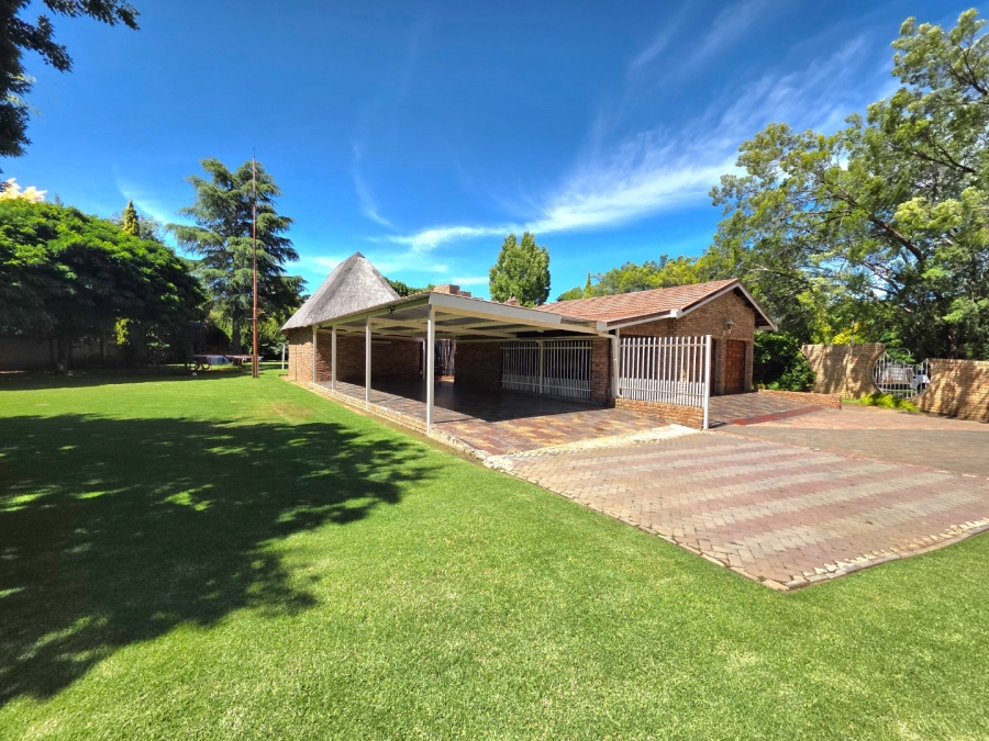 5 Bedroom Property for Sale in La Provance Free State